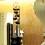 Le thermomètre de Galilée: un appareil utile qui devient aussi décoratif à la maison